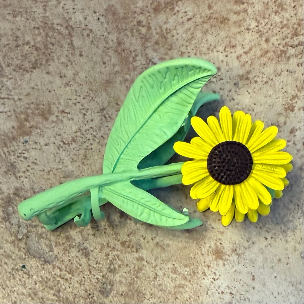 Vibrant Sunflower Hair Claw Clip with Leaf Accent
